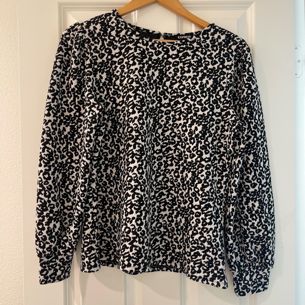 Express cheetah puff long sleeves top